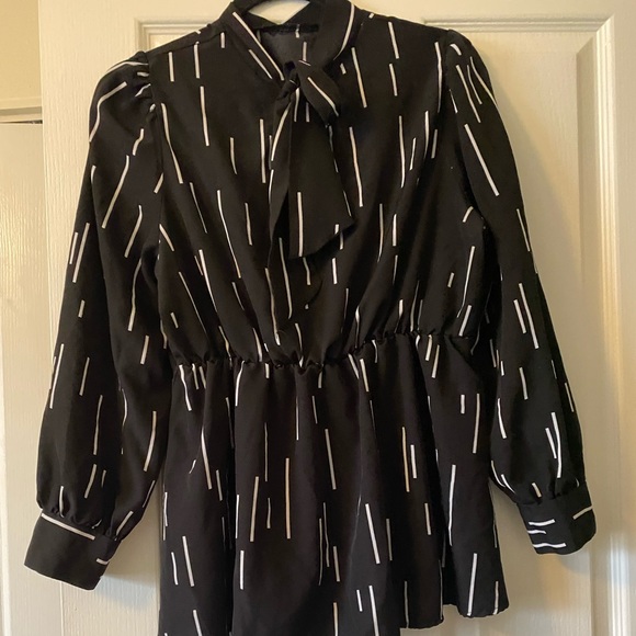 SHEIN - BLACK & WHITE BLOUSE - Picture 1 of 4